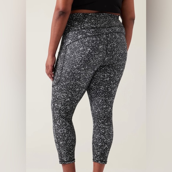 NEW Athleta Ultimate Stash Textured 7/8 Tight in Storm Texture Black - Picture 5 of 12